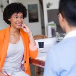 benefits-of-individualized-treatment woman peaking with counselor